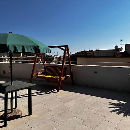 Attico Via Della Pineta 5 Minuti Dal Mare Lägenhet Cagliari Exteriör bild