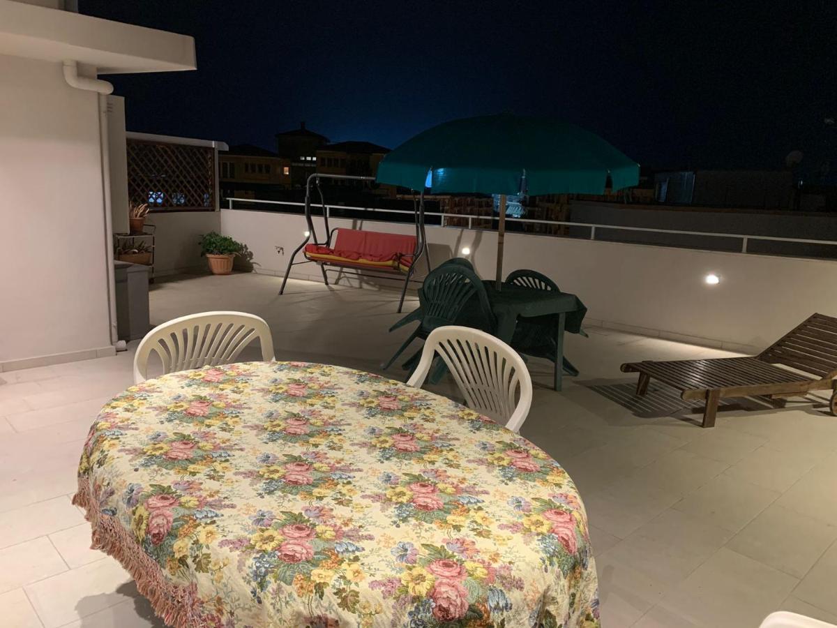Attico Via Della Pineta 5 Minuti Dal Mare Lägenhet Cagliari Exteriör bild
