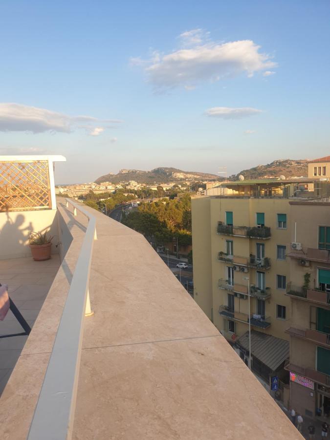 Attico Via Della Pineta 5 Minuti Dal Mare Lägenhet Cagliari Exteriör bild