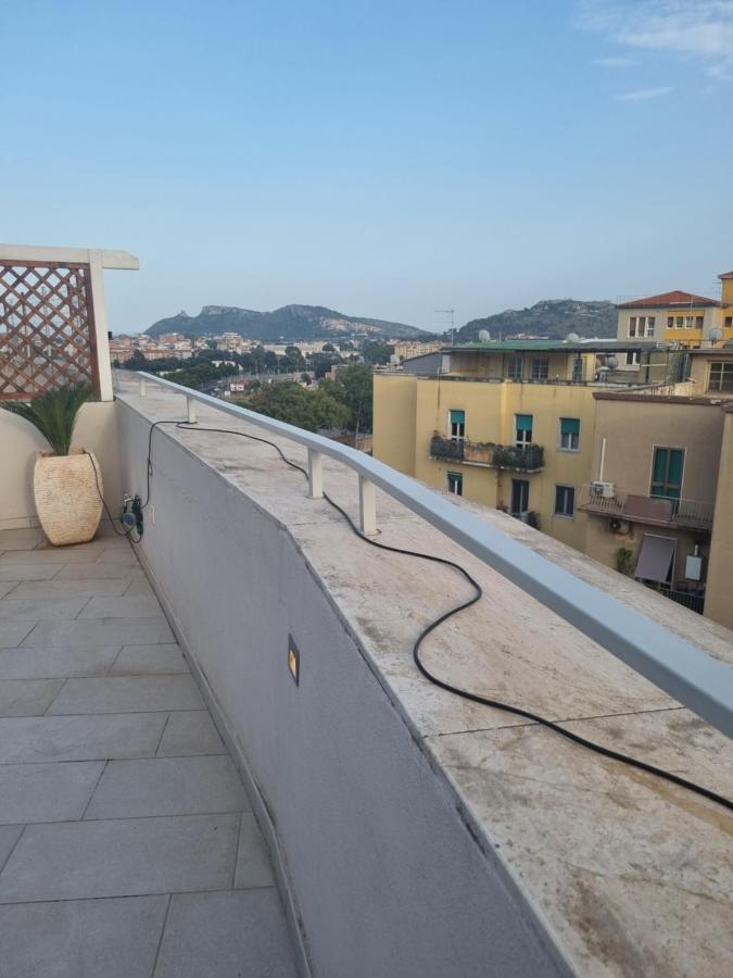 Attico Via Della Pineta 5 Minuti Dal Mare Lägenhet Cagliari Exteriör bild