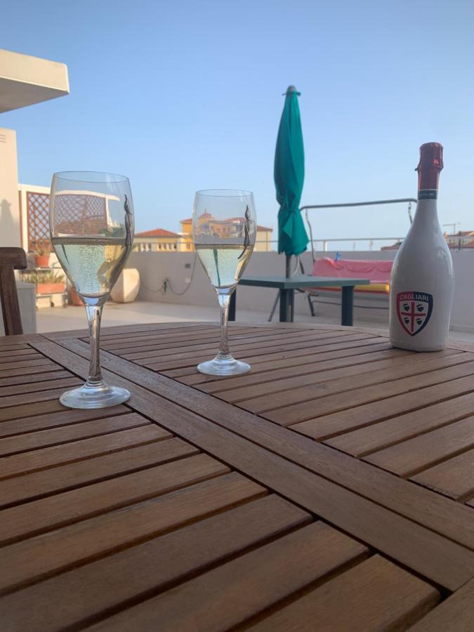 Attico Via Della Pineta 5 Minuti Dal Mare Lägenhet Cagliari Exteriör bild